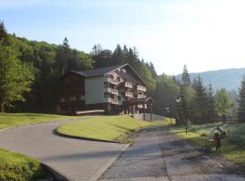 Monte Cervo Bio Hotel & Spa，位于科瓦斯纳的酒店