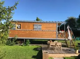 La roulotte au fond du pré