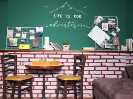 Eagle’s Nest Hostel，位于波斯托伊纳的酒店