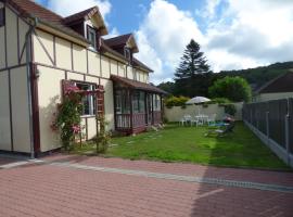 Gîte Le Petit Chalet avec parking gratuit，位于埃特勒塔的酒店