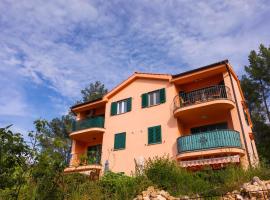 Seafront Apartment Soline With Seaview，位于索利纳的酒店