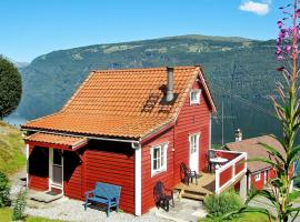Two-Bedroom Holiday home in Utvik 1，位于Sølberg的度假屋