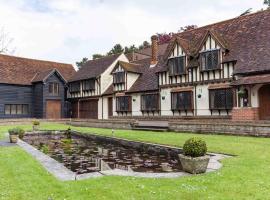 Great Hallingbury Manor & Lodges London Stansted，位于彼索普斯托福的酒店