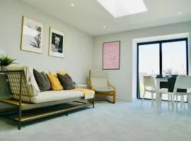 Stunning Sea View Apartment Near the Beach, Bournemouth & Poole