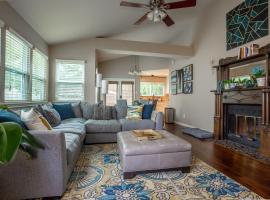 Comfortable, Family and Business Friendly 2BD/2BA House in North Austin，位于奥斯汀North Creek Park附近的酒店