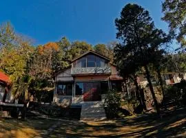Clouds End Villa, A Heritage Home Stay, 10 Mins from Mcleodganj