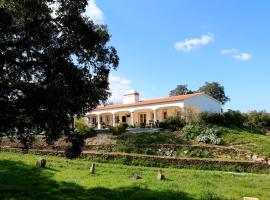 Monte Novo da Sobreira, rust en ruimte in zuid Alentejo，位于欧里基的酒店