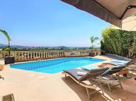 3 Bedrooms Villa near Cannes - Pool & Jacuzzi - Sea View，位于曼德琉-拉纳普勒的带按摩浴缸的酒店