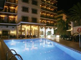 Hotel La Carolina，位于罗列特海岸的酒店