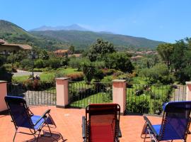 Villa Vulcano, tra l'Etna e il mare，位于扎费拉纳-埃特内阿的滑雪度假村