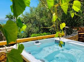 Summer house Villa Margarita，位于萨瓦拉的带按摩浴缸的酒店