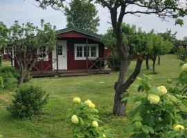 Mälarhusen Semesterby Österlen - Stugor & Gårdssviter，位于Sandby的山林小屋