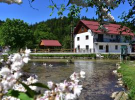 Plitvice Panta Rei，位于普利特维采湖的带停车场的酒店