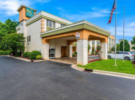 Quality Inn Huntersville near Lake Norman，位于亨特斯维尔的酒店