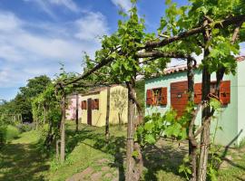 Glamping Green Istria Tiny Houses，位于Truške的豪华帐篷营地