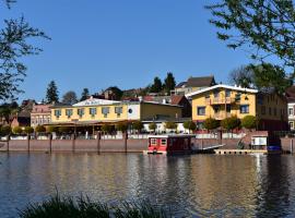 Hotel garni "Am Hafen"，位于哈弗尔贝格的酒店