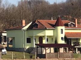 Holiday Home Rodjak sa sela，位于Mionica的酒店