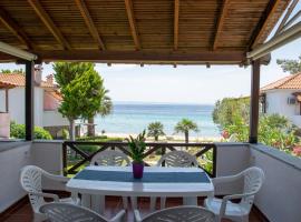 Alexger Beach Front Deluxe house，位于尼基季的酒店