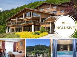 阿尔卑斯岩石酒店，位于拉克吕萨的带泳池的酒店