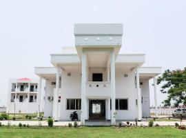 Hotel Tiger Den Resort Deluxe，位于Paliā Kalān的酒店