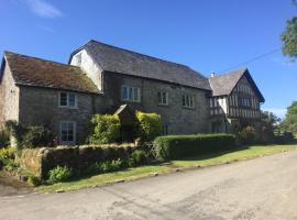 Lower House Farm B&B, Herefordshire，位于Hergest的住宿加早餐旅馆