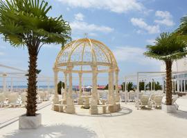Hotel Amore Beach - All Inclusive，位于埃勒尼特的酒店