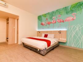 RedDoorz Plus At Hotel Pantai Timor，位于古邦的酒店