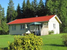 Two-Bedroom Holiday home in Håcksvik 2，位于Håcksvik的酒店