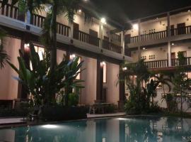 Poyer Hotel，位于Phumĭ Âksâm的酒店
