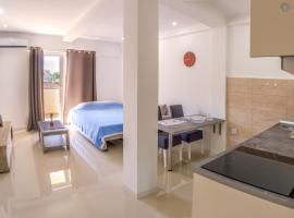Apartmani Kankaras - Sea View，位于蒂瓦特的酒店