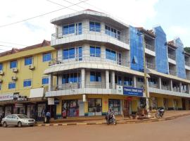 Hotel Dot Com Entebbe，位于恩德培恩德培国际机场 - EBB附近的酒店