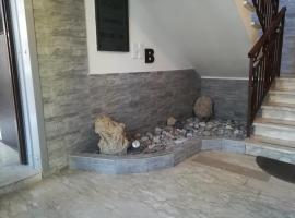 Hotel Berlin，位于卡里亚蒂的酒店