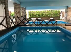 丽格酒店，位于巴拉奈里奥-坎布里乌的带泳池的酒店