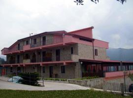 HOTEL AL CASTELLO，位于CastellʼUmberto的酒店