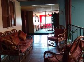 Hotel Maderas Inn，位于马萨亚的酒店