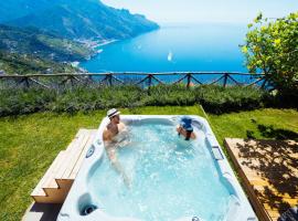 Sea View Villa in Ravello with lemon pergola, gardens and jacuzzi - Ideal for elopements，位于拉维罗的酒店