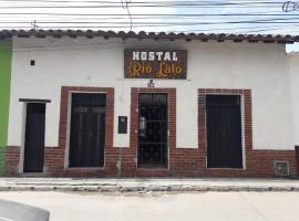 Hostal Rio Lato，位于彼德奎斯塔的酒店