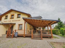 Hotel Taverna，位于亚沃尔尼克的酒店