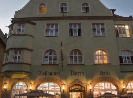 Altstadthotel PIAZZA，位于丁克尔斯比尔的酒店