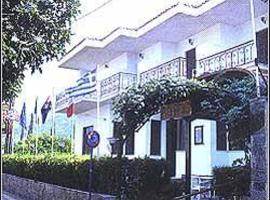 Chris Paul Hotel，位于Ellinikón的酒店