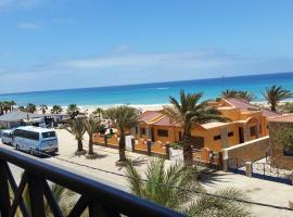Aparthotel Santa Maria Beach，位于圣玛丽亚的酒店