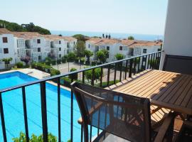Apartamento en Calella de Palafrugell con vistas al mar, piscina y terraza，位于卡莱利亚德帕拉弗鲁赫尔的酒店