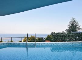 Apartments in Villa Ziza, rooftop swimming pool，位于奥帕提亚的带泳池的酒店