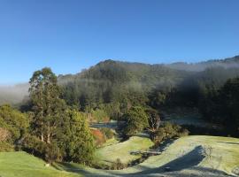 Angie's Rural Retreat，位于Wainuiomata的酒店