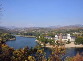 Hotel Jezero，位于博尔的酒店