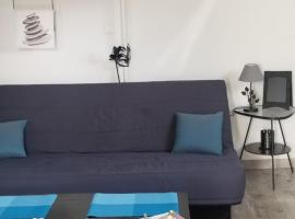studio 2，位于Saint-Martin-la-Plaine的酒店
