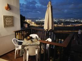 The Potter's House overlooking the Bay of Haifa，位于海法Technion Haifa附近的酒店