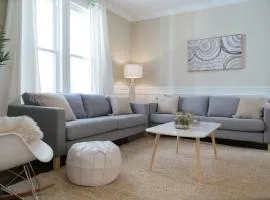 3BR Apartment Cozy, Great Location & Pet-Friendly- Central Stylish
