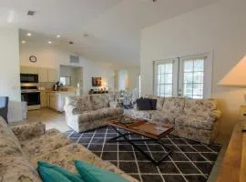 Luxury 2BR-3BA Pool Villa and 20 Min to WEC- Ocala