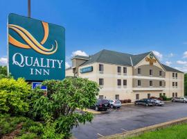 Quality Inn I-70 Near Kansas Speedway，位于堪萨斯城的宠物友好酒店